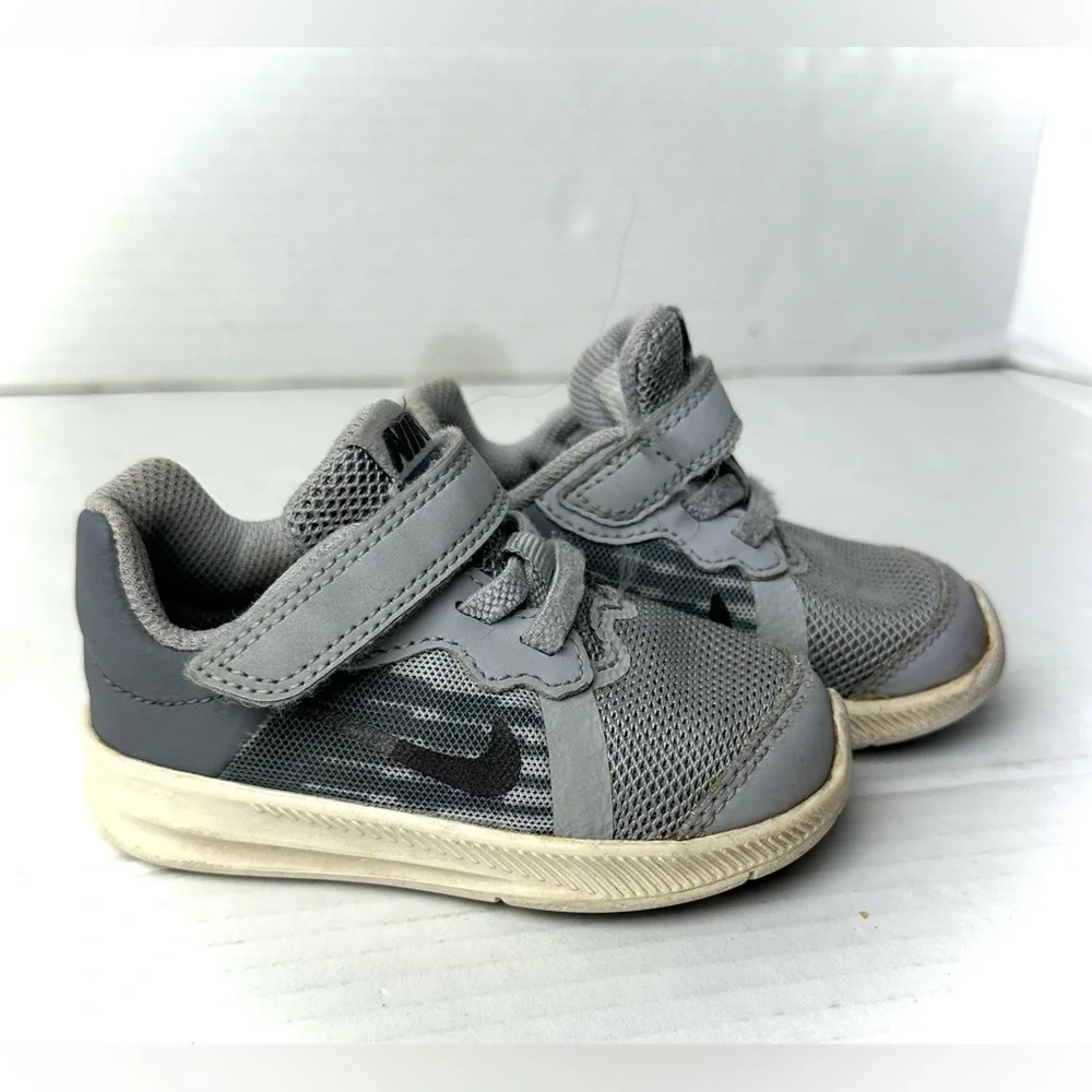 Nike Downshifter 8 Sneaker Toddler Boy‎ 5C Gray Low Top Hook And Loop